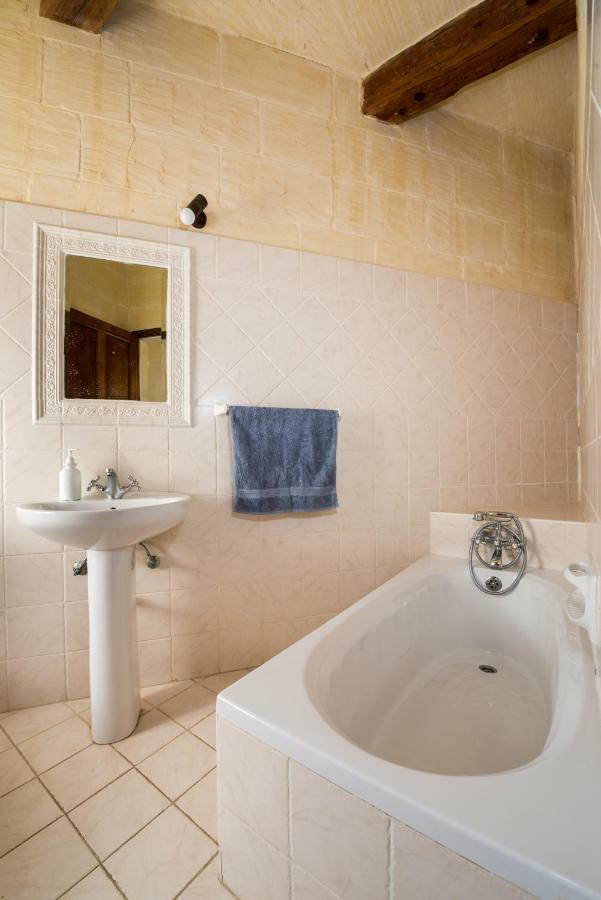 Sunset - Holiday Farmhouse With Large Private Pool In Island Of Gozo Надур Екстериор снимка