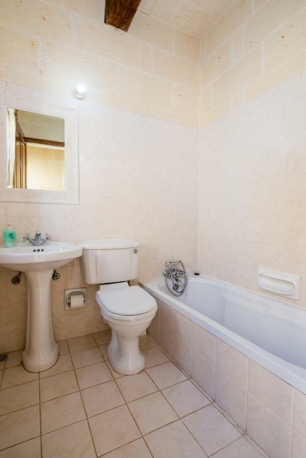 Sunset - Holiday Farmhouse With Large Private Pool In Island Of Gozo Надур Екстериор снимка